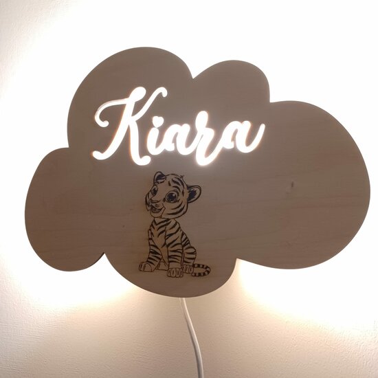 Lamp in wolk vorm met naam en tekening 