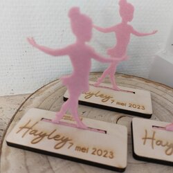 Staander met vilten figuurtje 